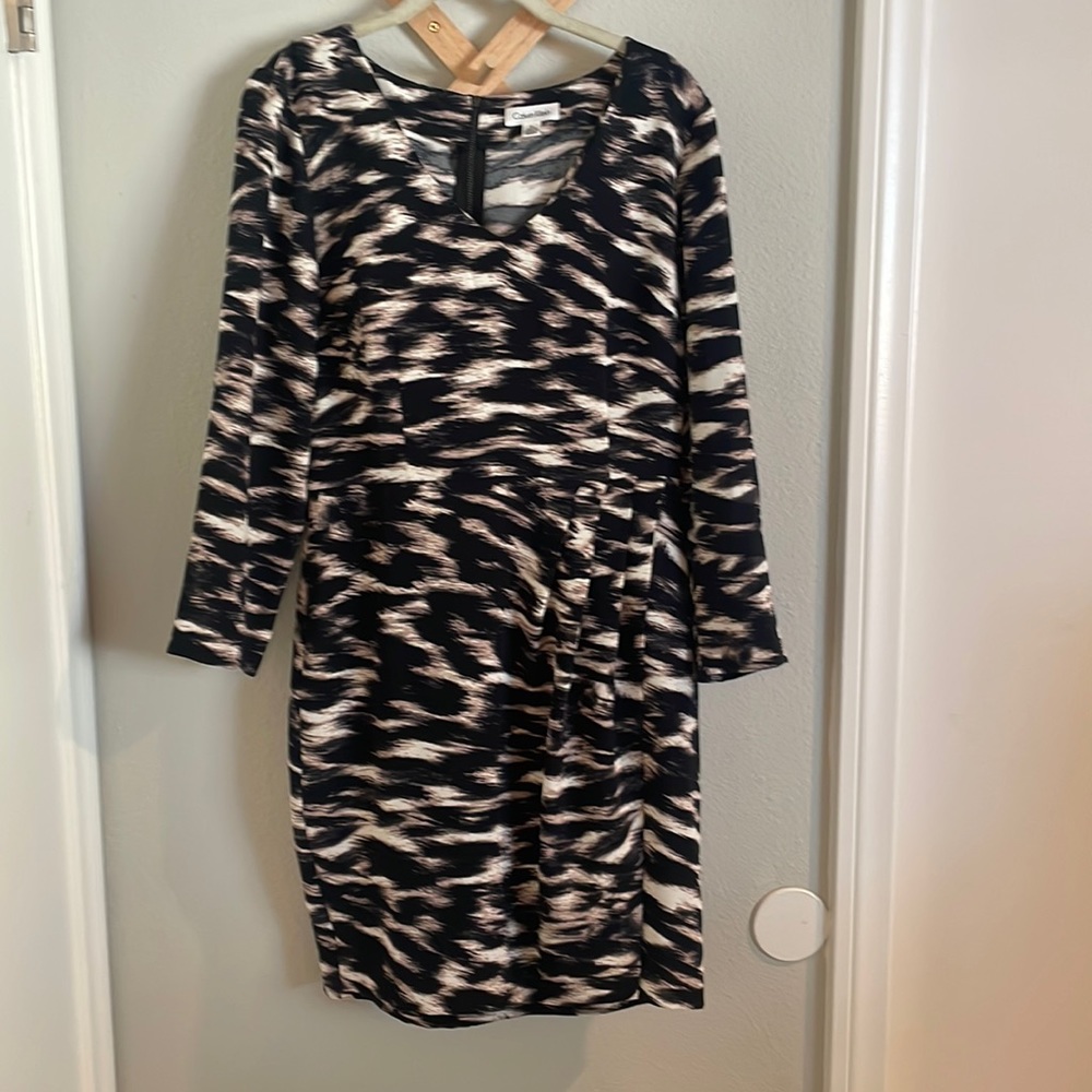 Calvin Klein Animal Print MIDI Dress with 3/4 sleeve and pleat detail